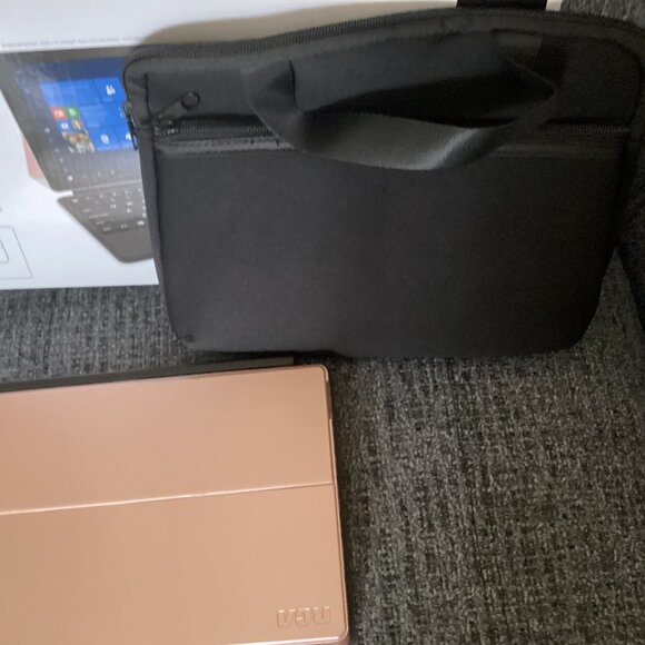 New RCA 2-in-1 Notebook/tablet w/keyboard & head phone - Picture 5 of 7